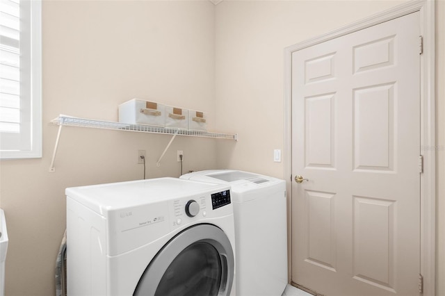 washroom featuring washing machine and clothes dryer