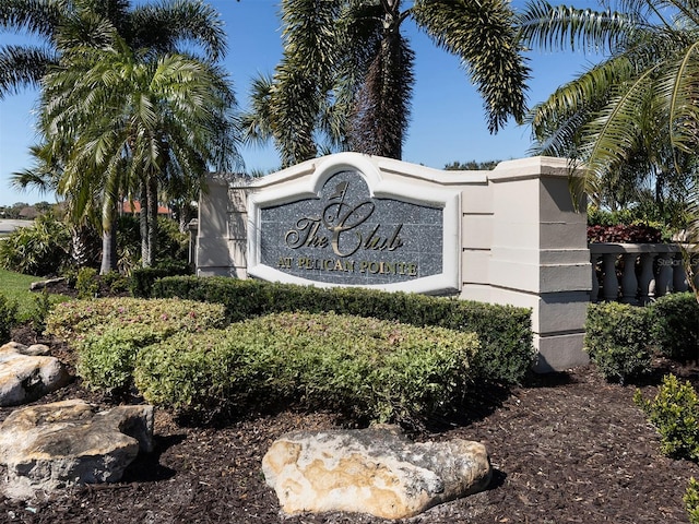 view of community / neighborhood sign