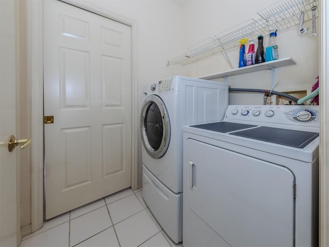 washroom featuring light tile patterned floors and independent washer and dryer