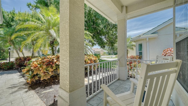 balcony featuring covered porch