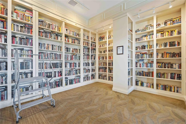 living area with carpet flooring