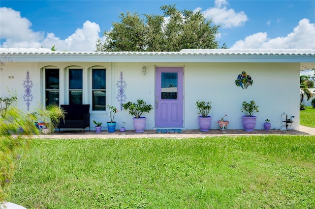 view of front of home with a front yard