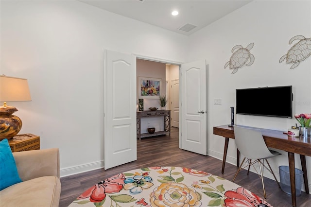 office featuring dark wood-style floors, visible vents, recessed lighting, and baseboards