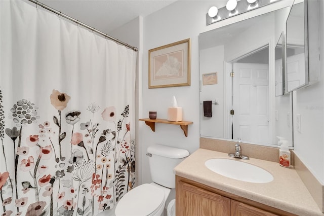 bathroom featuring a shower with shower curtain, vanity, and toilet