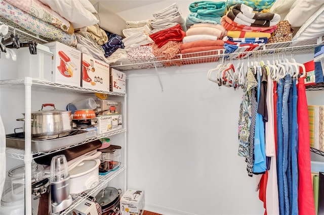 view of spacious closet