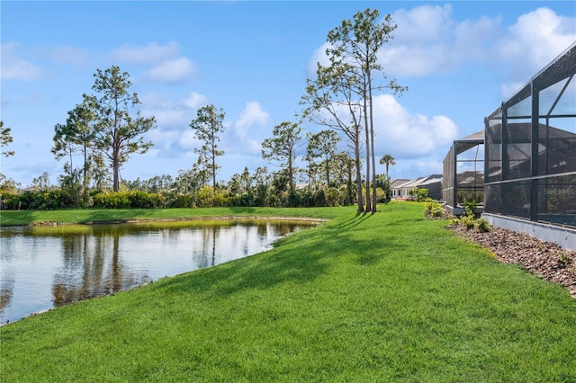 view of yard featuring a water view