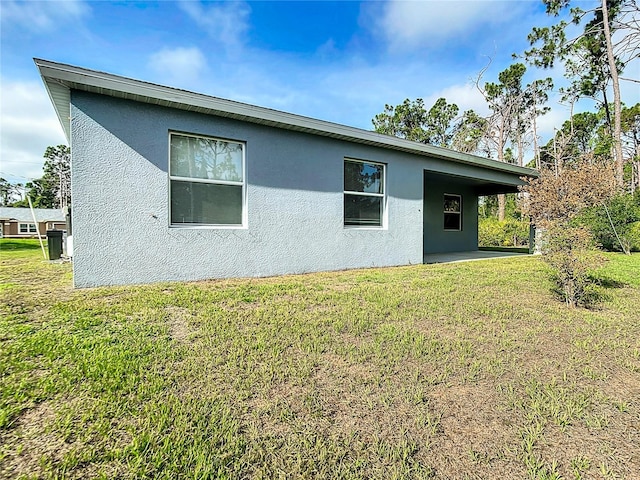 back of house featuring a lawn