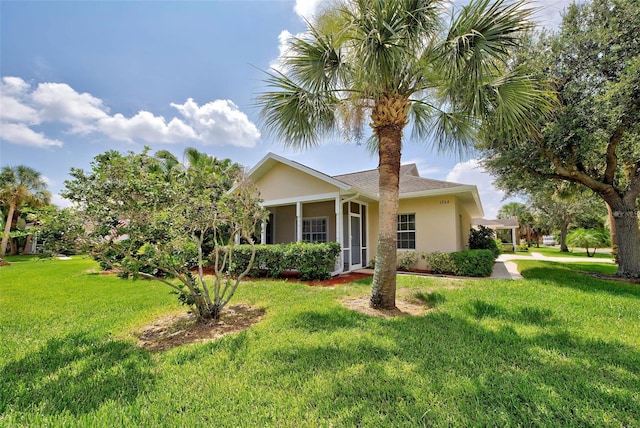 view of front facade with a front lawn