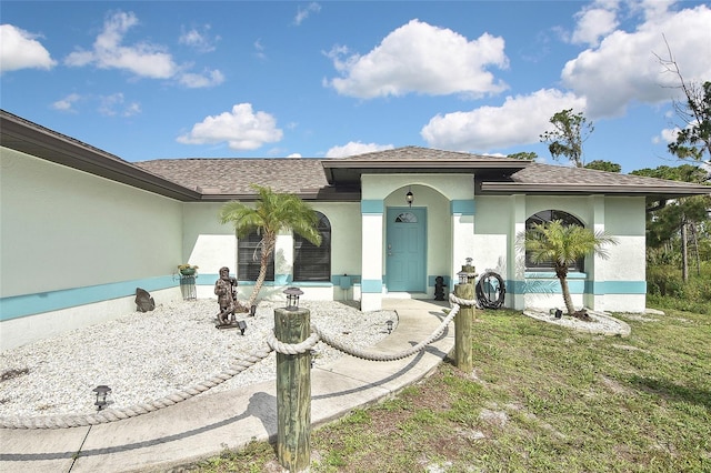 view of front of property with a front lawn