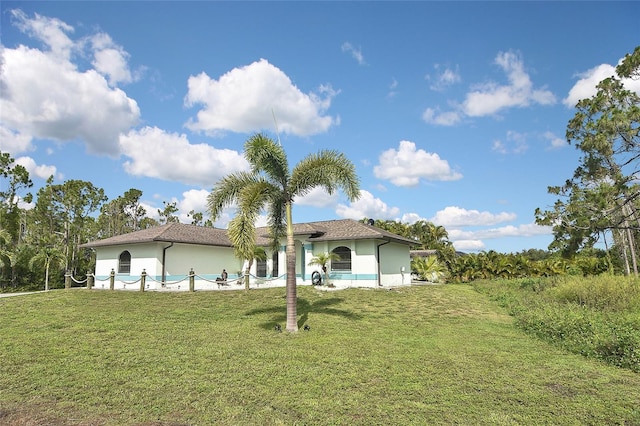 view of front of property with a front yard