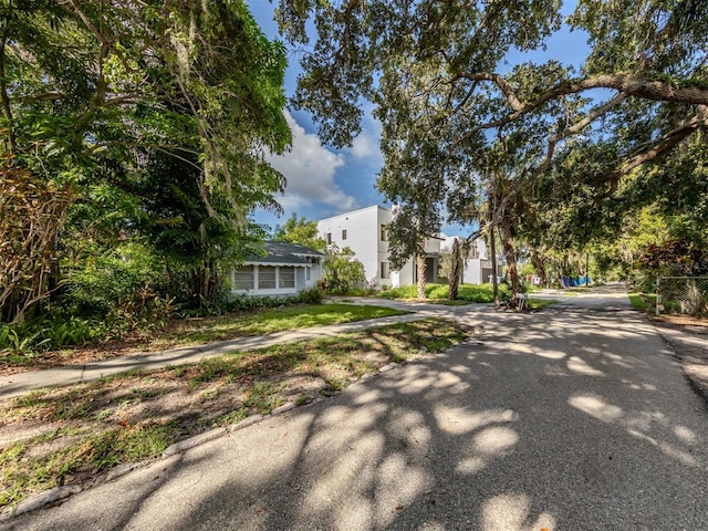 Listing photo 2 for 1740 Wisconsin Ln, Sarasota FL 34239