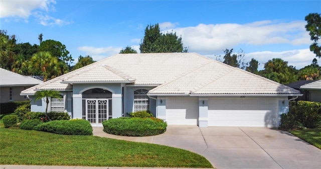 view of front facade with a garage and a front yard