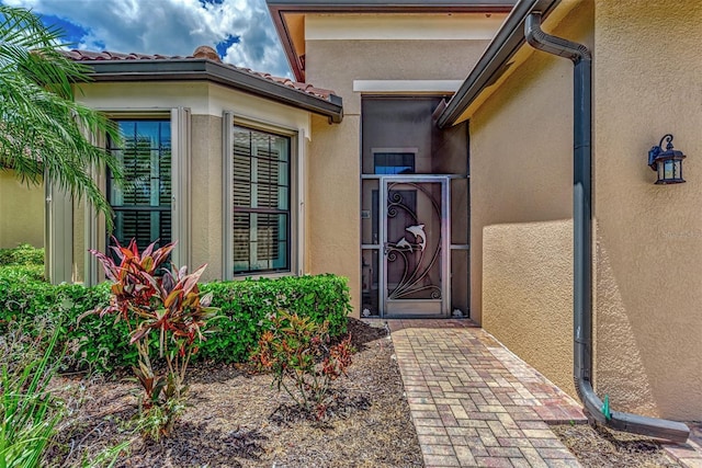 property entrance with stucco siding