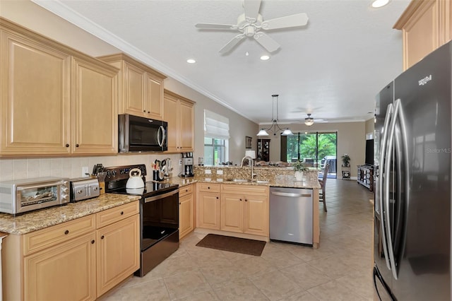 kitchen with kitchen peninsula, ceiling fan, sink, and black appliances