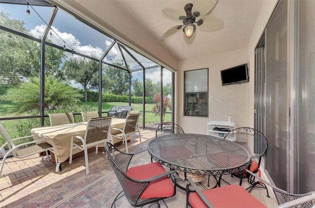 sunroom featuring ceiling fan