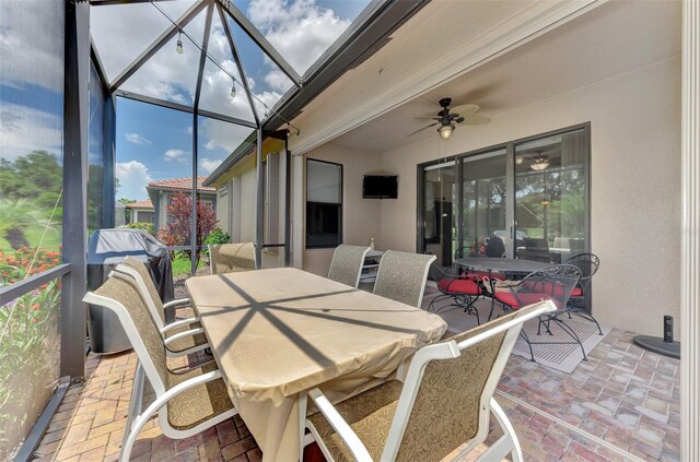 sunroom / solarium featuring ceiling fan