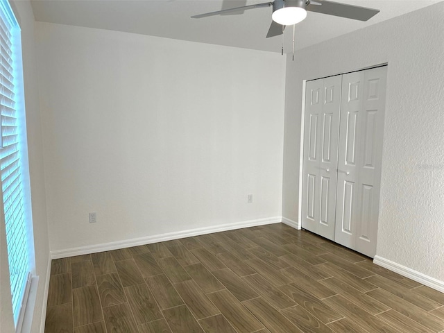 unfurnished bedroom featuring ceiling fan and a closet