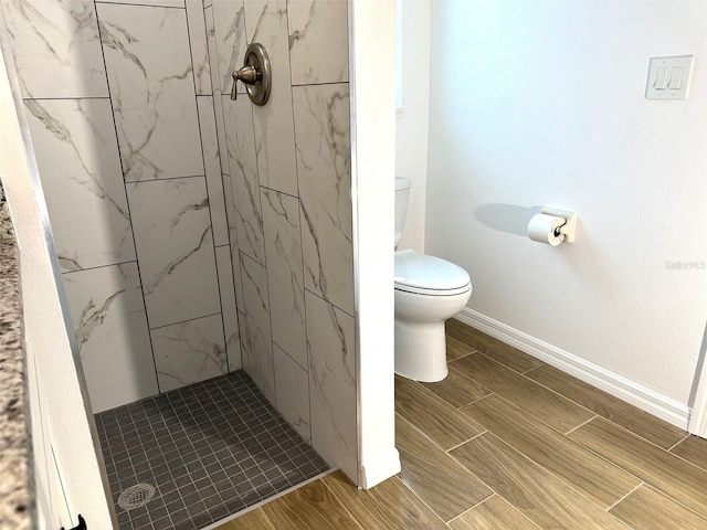 bathroom with toilet and tiled shower