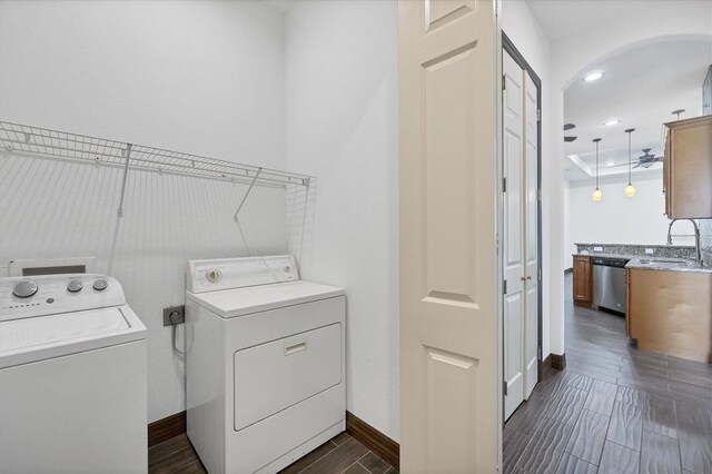 laundry area with sink and independent washer and dryer