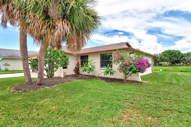 view of side of property featuring a lawn