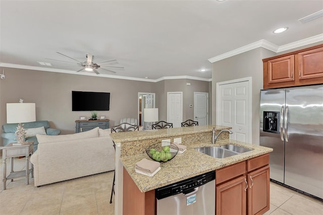 kitchen featuring light tile patterned floors, a center island with sink, ceiling fan, stainless steel appliances, and sink