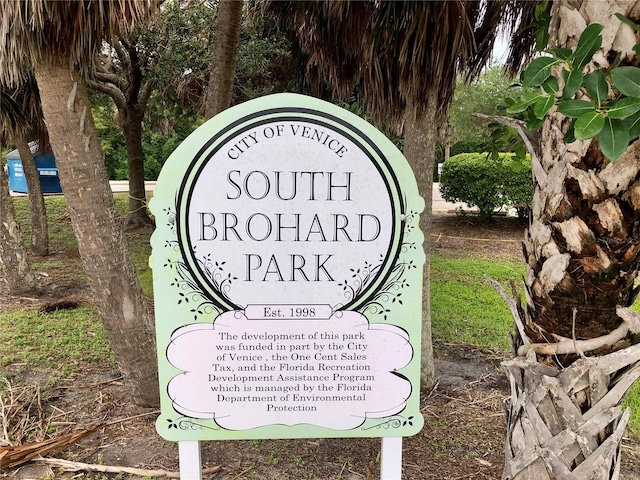 view of community / neighborhood sign