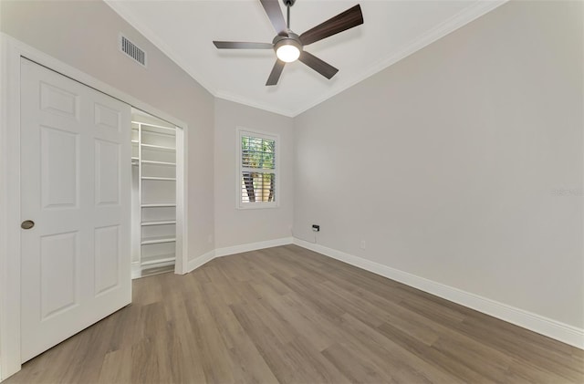 unfurnished room with ceiling fan, crown molding, and light hardwood / wood-style floors