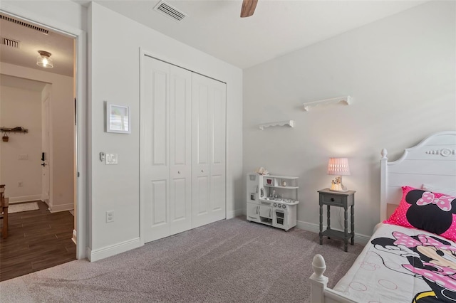 bedroom with ceiling fan, dark hardwood / wood-style flooring, and a closet