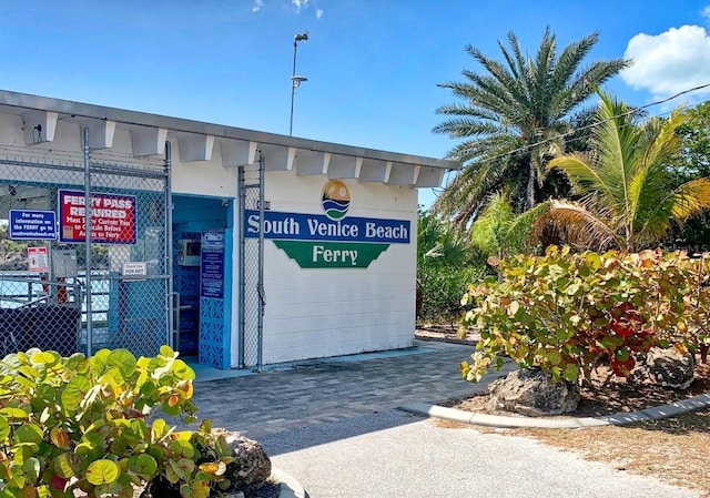 3485 Roslyn Rd, Venice, FL 34293 - exterior view