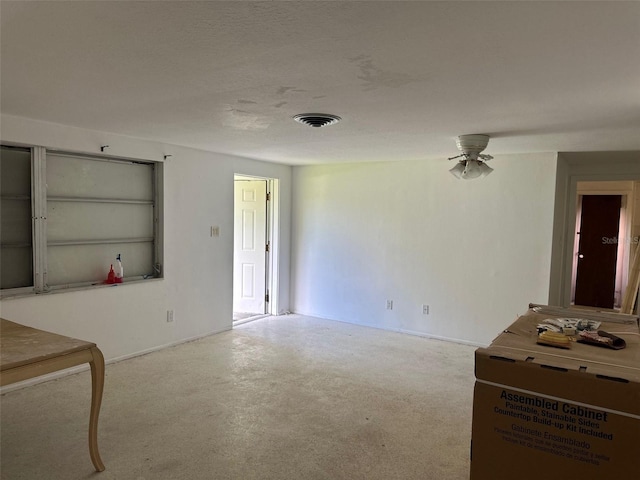 3485 Roslyn Rd, Venice, FL 34293 - unfurnished living room with baseboards and ceiling fan