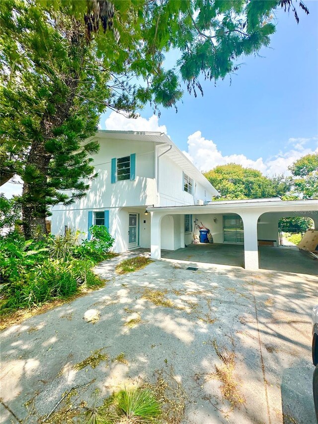 view of front facade with a carport