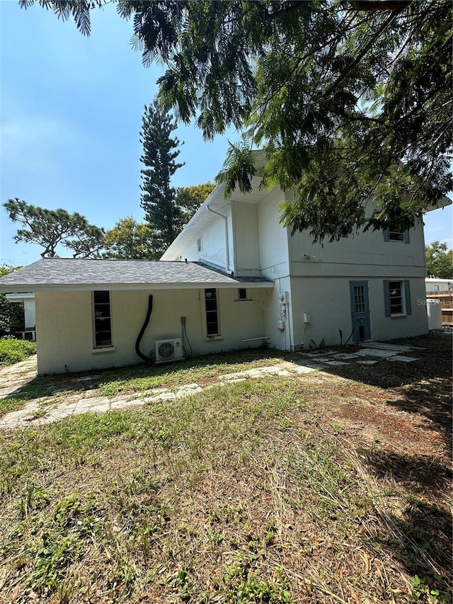 view of front of home with a front yard