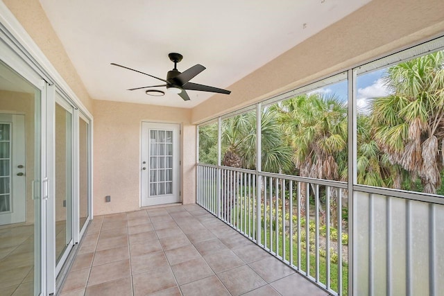 unfurnished sunroom with a wealth of natural light and ceiling fan