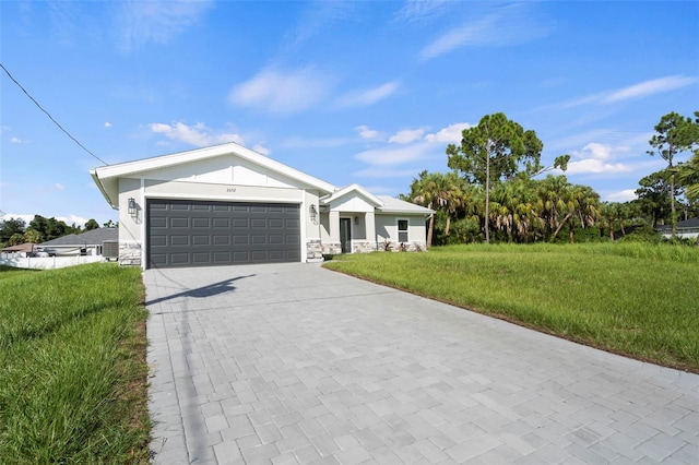 view of front facade featuring a garage and a front yard