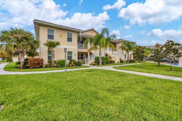 view of front of house featuring a front yard