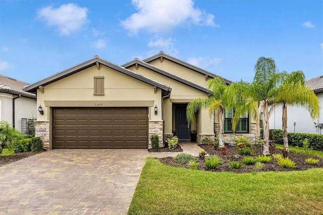 view of front facade featuring a garage