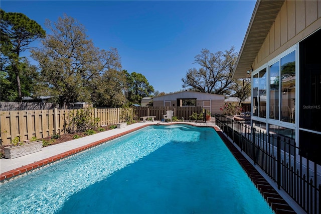 view of swimming pool