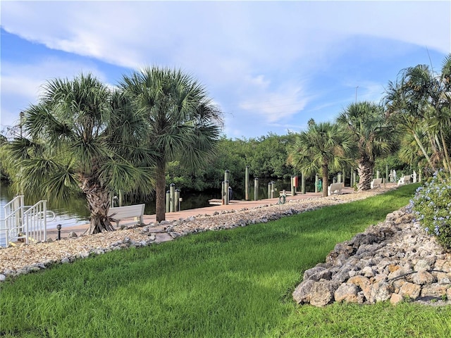 view of yard featuring a water view