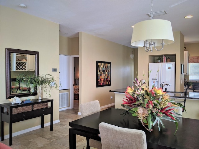 dining space with visible vents and baseboards