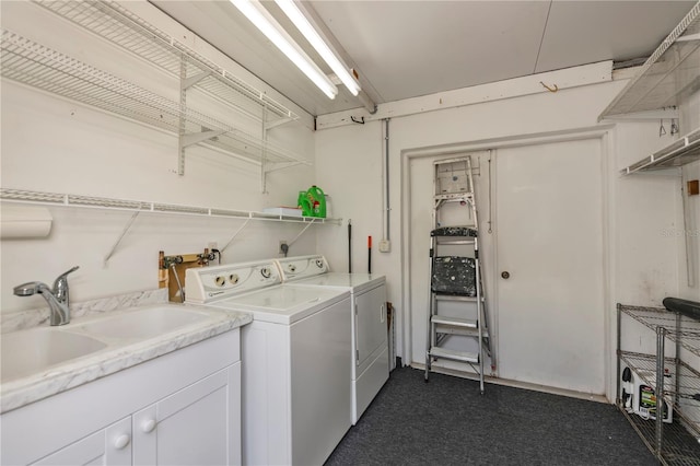 laundry room featuring sink, cabinets, and independent washer and dryer