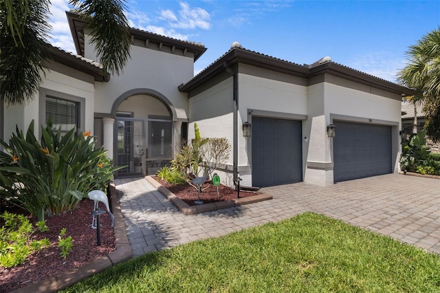 view of front facade featuring a garage