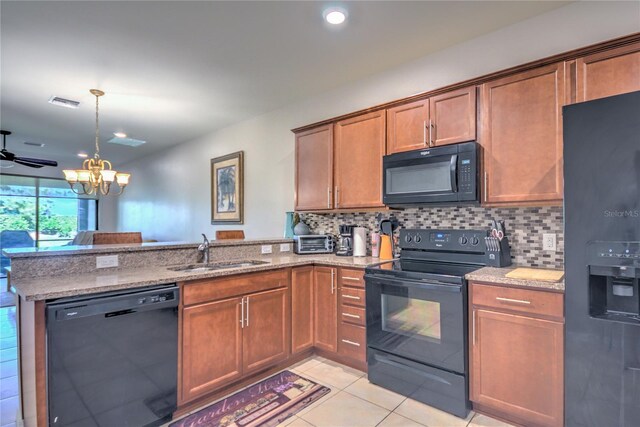 kitchen featuring ceiling fan with notable chandelier, black appliances, kitchen peninsula, and sink