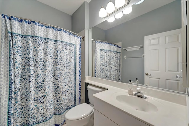 full bathroom with a shower with shower curtain, vanity, and toilet