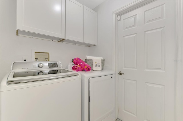 washroom featuring cabinets and washing machine and dryer