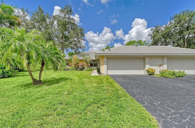 view of front of home featuring a front lawn and a garage