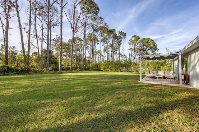 view of yard featuring an outdoor living space, a pergola, and a patio