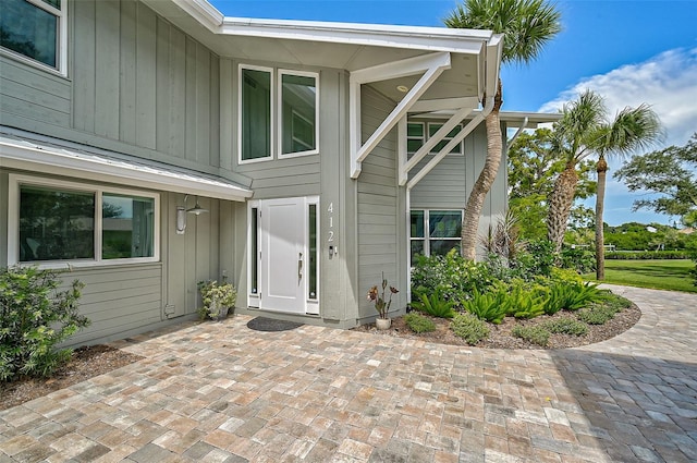 view of front facade with a patio