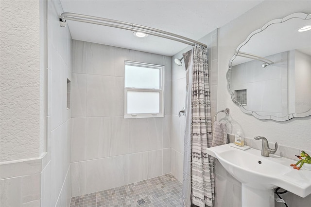 bathroom featuring a shower with curtain and sink