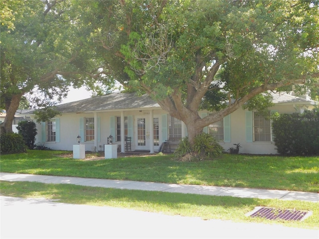 view of front facade featuring a front yard and stucco siding