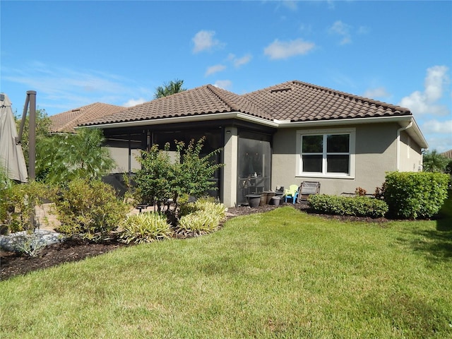 back of house featuring a yard